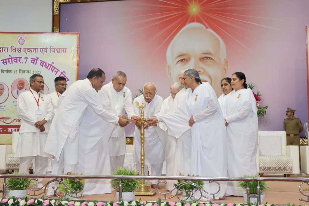 मुख्य अतिथि के रूप में पहुंचे राष्ट्रीय स्वयं सेवक संघ के सरसंघचालक डॉ. मोहन भागवत